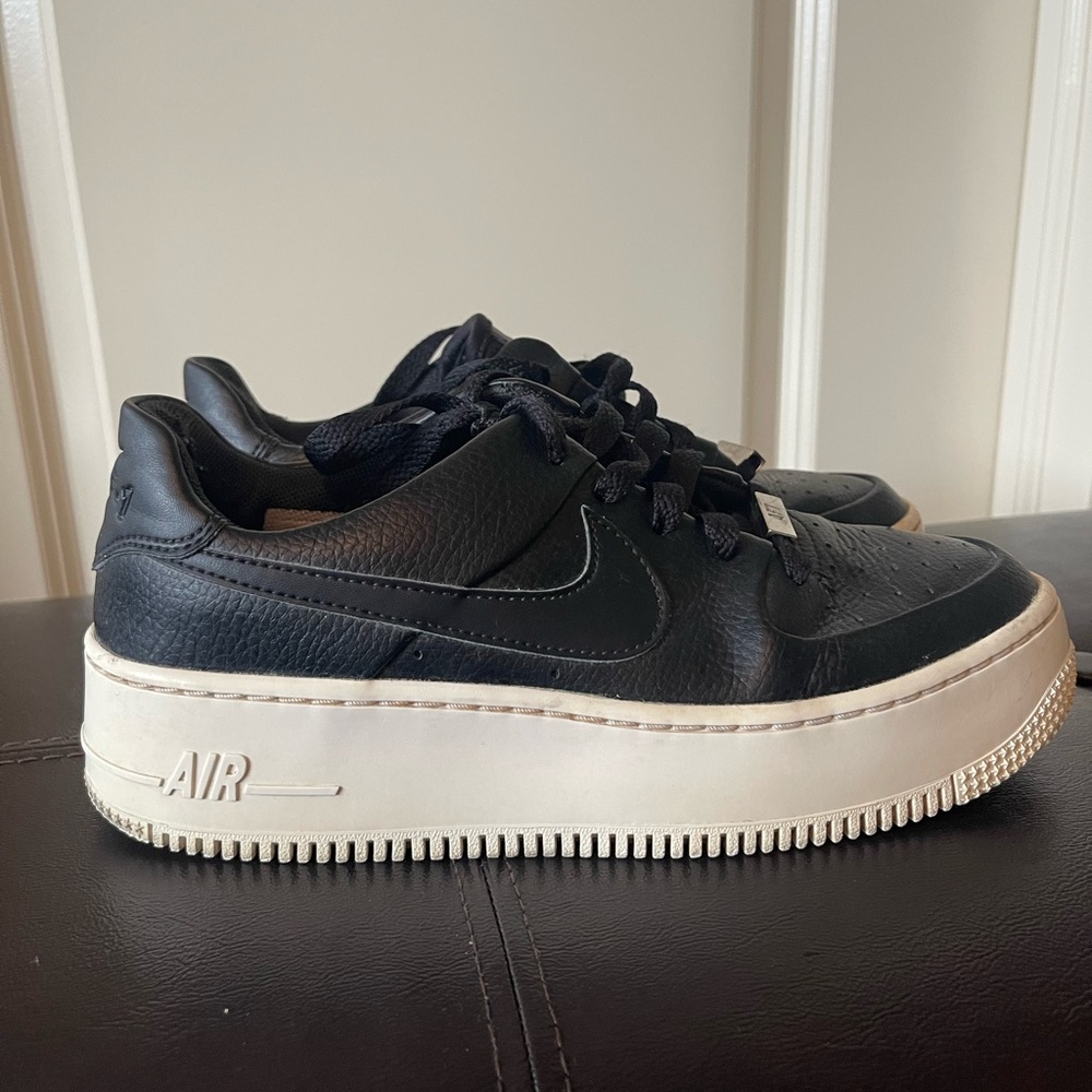 Nike Women's Black and Cream Sneakers